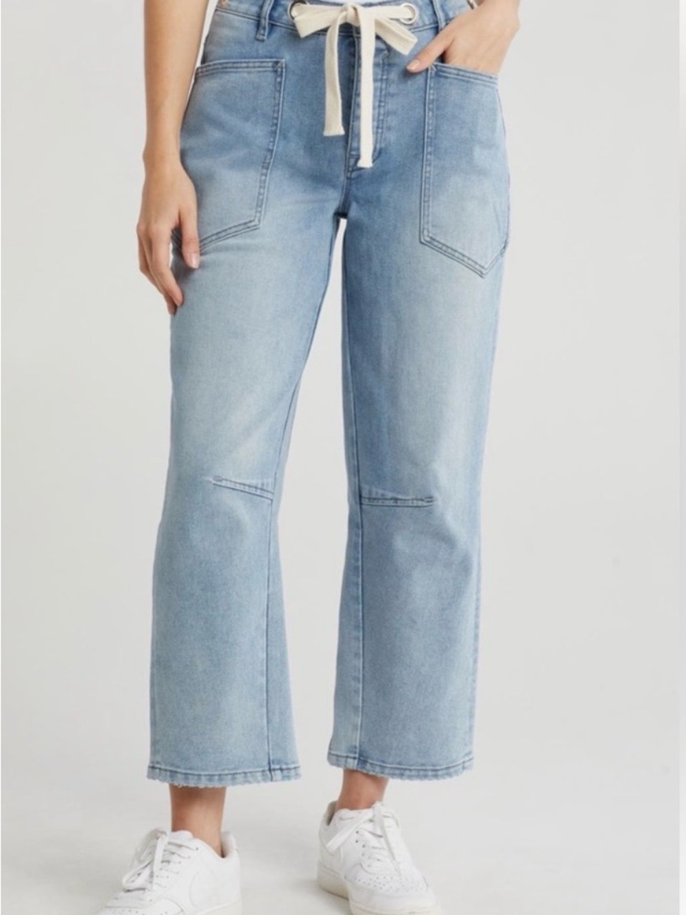 Vigoss Light Blue Cropped Wide-Leg Barrel Jeans.
